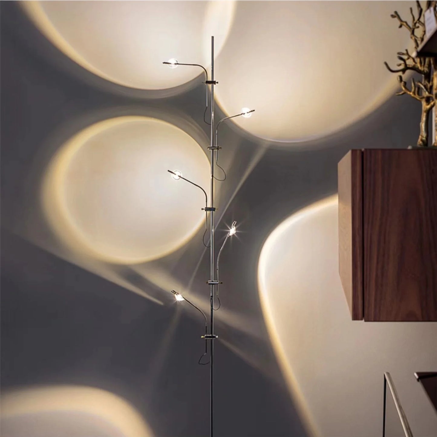 "Modern 5-Head Floor Lamp with Projector Feature"